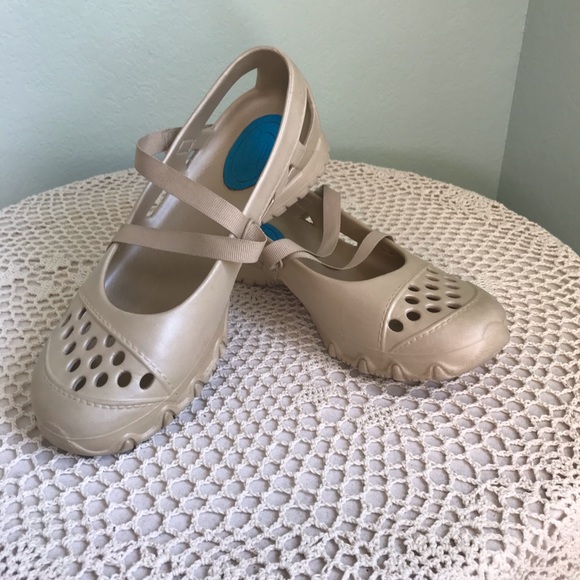 lightweight mary jane shoes